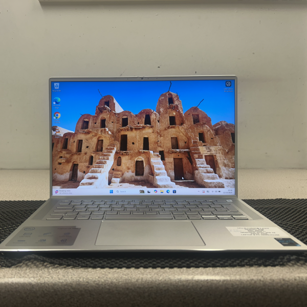 Dell Inspiron 14 7000. Core i5- 1135G7 @ 2.4GHZ | 8GB | 256GB SSD | Win 11