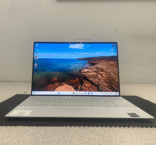 Dell XPS 13 9320. Core i5- 1240P @ 4.7GHZ | 16GB | 1TB SSD | Win 11
